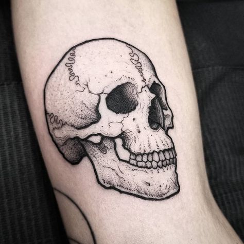 THOMAS E auf Instagram: „Classic for Miss wang Emails are being answered!! Also. I have time for a small tattoo tonight. Email with "2sdee" In subject line for the…“ Small Skull Tattoo, Vogel Tattoo, Black Skull Tattoo, Skull Hand Tattoo, Bicep Tattoo, Small Skull, B Tattoo, Skull Tattoo Design, Dot Work Tattoo