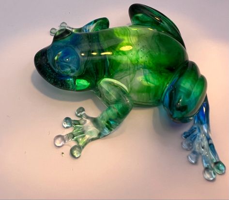 These beautiful frogs are handmade by me in my home. Each is made with high quality epoxy resin and accented with glitter or ink. Colors may appear slightly different in photos than in real life. Each piece is hand crafted by me. Due to the unpredictability imperfections such as air bubbles may occur. Because each is handmade, no two will look exactly the same. 4.13 x 5.24x 1.38 inches #frogs, frog lover, dorm room, desk decor, home decor, lizard, figurines, resin, resin art, glitter, rep Resin Frog Ideas, Resin Animals, Resin Frog, Room Desk Decor, Resin Things, Dorm Room Desk, Resin Pens, Resin Crafting, Epoxy Projects