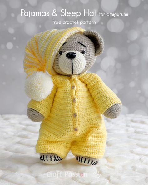 Free crochet pattern of 2-piece sleepwear for amigurumi & stuffed animal. Including a pair of front-buttoned onesie crochet pajamas & a cute pom-pom sleep hat. Crochet Toy Clothes Free Pattern, Crochet Sleepy Bear, Crochet Paddington Bear Free Pattern, Crochet Bear Clothes, Build A Bear Crochet Clothes Pattern, Amigurumi Clothes Free Pattern, Crochet Clothes For Stuffed Animals, Crochet Pajamas, Crochet Onesie