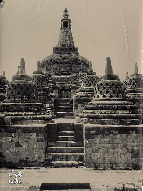 Stupa Borobudur setelah direstorasi 1900-1920 Borobudur Temple, Tempo Doeloe, South Pacific Islands, Poster Fonts, Historical Buildings, Ancient Ruins, Old Building, South Pacific, Balinese