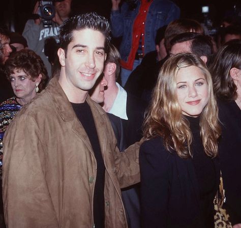 Here are ’90s Ross + Rach supporting Courteney Cox at the Scream 2 premiere. | 27 Photos Of The "Friends" Cast Being Friends In Real Life Scream 2, Ross And Rachel, Jenifer Aniston, Courtney Cox, Jen Aniston, David Schwimmer, Friends Cast, Ross Geller, Friends Tv Series