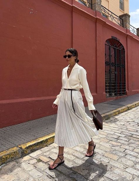 Pleated Dresses Outfit, White Pleated Skirt Outfit, White Skirt Outfit Ideas, Cute White Skirt, Pleated Skirt Outfits, White Skirt Outfit, Tennis Skirt Outfits, White Skirt Outfits, Skirt Outfit Ideas