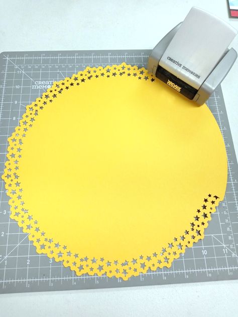 Creative Memories Jumbo Circle Ideas, Creative Memories Border Maker Ideas, Scrapbooking Borders, Pet Scrapbook Layouts, Scrapbook Punches, Scrapbooking 101, Scrapbook Planning, Scrapbooking Layouts Travel, Embellishment Ideas