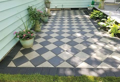 Screen Patio Ideas On A Budget, Checkerboard Pea Gravel Patio, Checkered Paver Patio, Checkerboard Pavers Backyard, Checkered Backyard Patio, Checkered Patio Pea Gravel, Checker Board Patio, Checkerboard Pavers, Patio Flooring Ideas