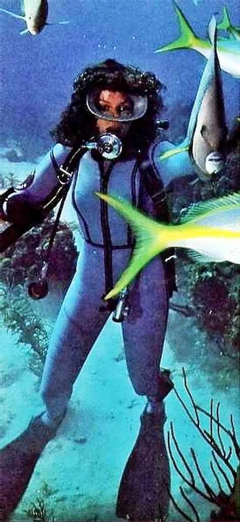 Vintage Scuba Scuba Woman, Vintage Scuba, Skin Diver, Scuba Diver Girls, Skin Diving, Scuba Diving Equipment, Scuba Gear, Diving Suit, Scuba Girl