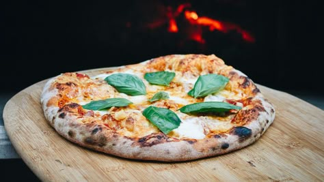 Wood Fired Pizza Dough Recipe, Perfect Pizza Dough Recipe, Vegetable Pizza Recipes, Wood Oven Pizza, Italian Pizza Dough Recipe, Best Pizza Dough Recipe, Pizza Oven Recipes, Pizza Margarita, Perfect Pizza Dough