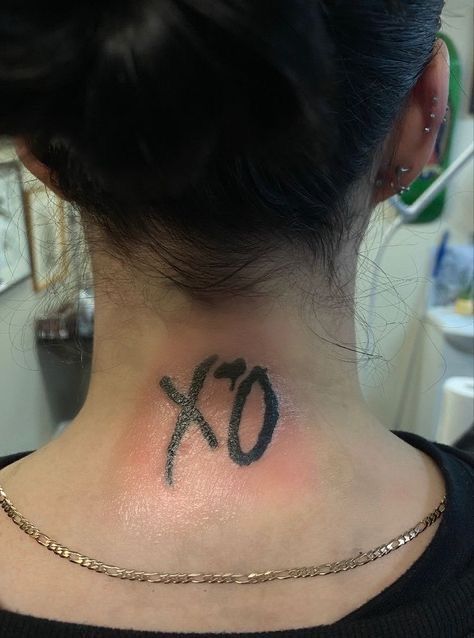 Xo Logo, The Weeknd Tattoo, Xo Tattoo, Neck Tattoo Ideas, Maching Tattoos, Amazing Tattoo Ideas, Side Neck Tattoo, Tattoo 2023, Omerta Tattoo Design