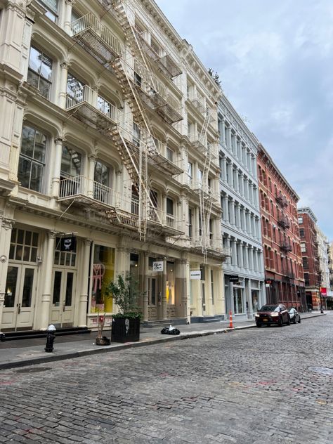 Soho, NYC Nyc Soho Apartments, Soho Apartment Nyc, New York Soho Aesthetic, Soho Nyc Aesthetic, New York Photo Ideas, Nyc Girl Aesthetic, Soho Apartment, City Life Aesthetic, San Myshuno