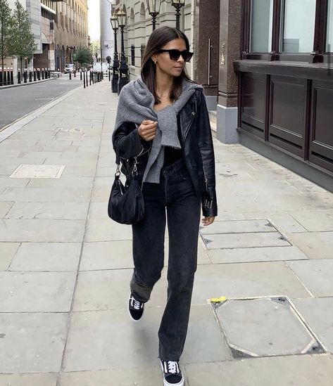 Hi Top Outfit Women, Emitaz Outfits, Vans Street Style, Black Vans Outfit, Estilo Vans, Emelie Lindmark, Vans Outfit, Paris Mode, Looks Street Style