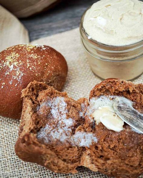 Sweet Molasses Brown Bread, Brown Bread Rolls, Molasses Bread, Brown Bread Recipe, Molasses Recipes, Bread Rolls Recipe, Biscuit Rolls, Pan Integral, Brown Bread