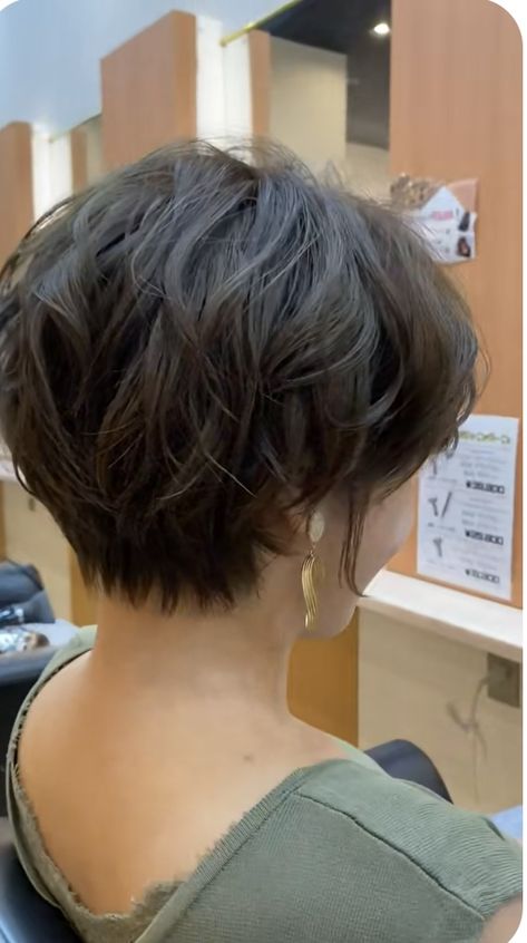 Short Hairstyles For 50+ Women, Short Above Chin Haircut, Short Bob Back View, Shortish Haircuts, Thick Hair Pixie Cut, Short Hairstyles Women, Bob Haircut Back View, Short Hair Inspiration, Pixie Haircut Fine Hair