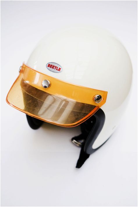 Beetle Helmet Beetle Helmet, Helmet Photography, Helm Retro, Classic Motorcycle Helmet, Classic Helmet, Helmet Storage, Tracker Motorcycle, Retro Helmet, Bell Helmet