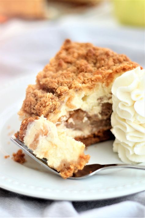 Gluten Free Dutch Apple Cheesecake - Let Them Eat Gluten Free Cake Dutch Apple Cheesecake, Holiday Cheesecake Recipes, Christmas Cheesecake Recipes, Holiday Cheesecake, Apple Cream Cheese, Christmas Cheesecake, Dutch Apple, Apple Cheesecake, Gluten Free Cheesecake