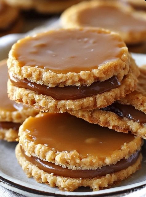 Vegan Maple Bars, Maple Candy Recipe, Maple Bars Recipe, Snickers Fudge, Maple Desserts, Antipasto Recipes, Maple Bars, Slow Cooker Baking, Easy Family Recipes