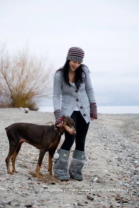 Mukluks Outfit, Muk Luks Boots, Girl With Dog, Manitobah Mukluks, Boots Outfit, Boho Outfits, Cute Outfits, Leggings, My Style