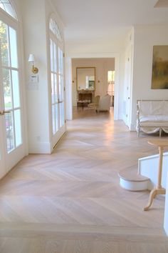 blonde herringbone - gorgeous Hardwood Floors Herringbone, White Wall Dark Wood Floor, Light Chevron Wood Floor, Light Colour Flooring, Timber Floor Colours, Scandinavian Interior Flooring, Light Herringbone Floor, Beautiful Hardwood Floors, Light Herringbone Wood Floors