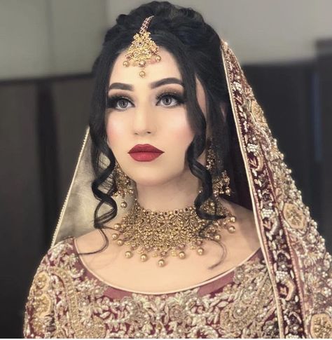 Pakistani Bride Hairstyle, Pakistani Bridal Makeup Hairstyles, Pakistani Bridal Hairstyles, Pakistani Bridal Makeup, Red Bridal Dress, Bridal Makeup Images, Asian Bridal Dresses, Bridal Makeover, Best Bridal Makeup