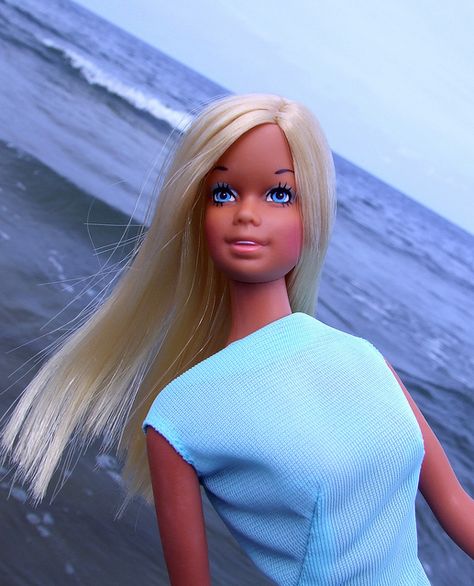 Malibu Barbie Malibu Barbie Doll, 1970s Barbie, Vintage Malibu, Beach Barbie, Barbie Malibu, Vintage Barbies, Barbie Costume, Malibu Beaches, Poppy Parker Dolls