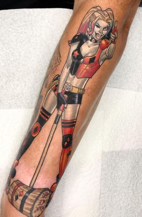 Harley Quinn Pin Up Tattoo, Harley Quinn's Tattoos, Harley Quinn Tattoo Ideas, Jester Tattoo, Fandom Tattoos, Harley Quinn Tattoo, Pin Up Girl Tattoo, Girl Face Tattoo, Comic Tattoo