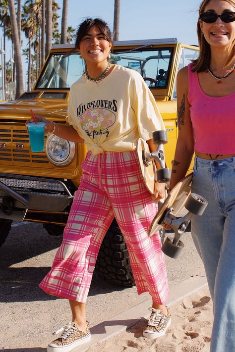 Oversize Outfit, Lucy And Yak, Gingham Pants, Dungarees Shorts, Oversize Fashion, Flowers Print, Gingham Print, Accessories Jacket, Oversized T Shirt