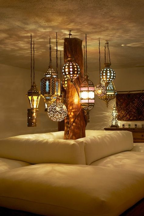 LOVE the lanterns/pendant lights Gömda Rum, Mexico Beaches, Spanish Villa, Moroccan Lanterns, Dekorasi Kamar Tidur, Meditation Space, Meditation Room, The Ceiling, Teen Room