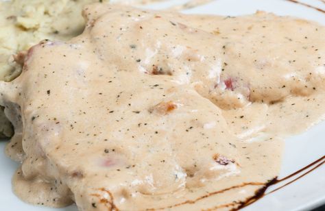 This crock pot meal of baked chicken in a creamy onion sauce is fast, easy to prepare and tastes great. Sour Cream And Onion Chicken, Cream Chicken, Crockpot Healthy, Sour Cream Chicken, Taco Pizza, Onion Sauce, Cream Of Mushroom Soup, Onion Chicken, Spark People