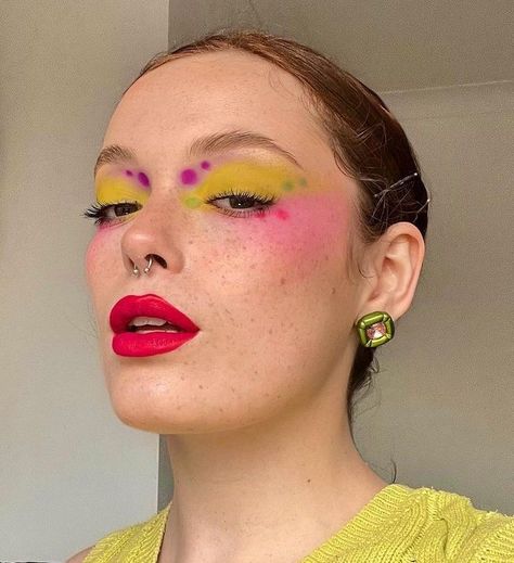 Colorful Make Up, Colorful Makeup Aesthetic, Funky Eye Makeup, Pride Outfit Ideas Women, Maximalist Makeup, Eccentric Makeup, Quirky Makeup, Playful Makeup, Funky Makeup