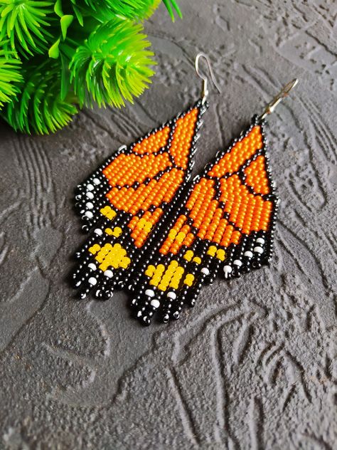 Woven Bead Earrings, Cool Beaded Earrings, Monarch Butterfly Seed Bead Earrings, Beaded Butterfly Earrings Pattern, Monarch Butterfly Beaded Earrings, Butterfly Wing Beaded Earrings, Beaded Earrings Butterfly, Butterfly Fringe Earrings, Butterfly Seed Bead Earrings