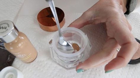 Diy Tinted Moisturizer How To Make, Diy Tinted Moisturizer, Makeup Recipes, Homemade Moisturizer, Old Makeup, Minimal Makeup, Bronzing Powder, Cream Makeup, Full Face Makeup