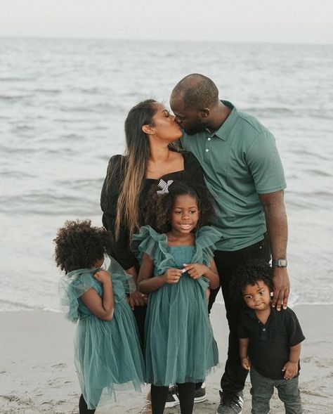 Black Family Beach Photoshoot, Future Environment, Family Beach Photoshoot, Beach Photoshoot Family, Family Photography Outfits, Photography Outfits, Family Photoshoots, Photoshoot Family, Family Photoshoot Outfits