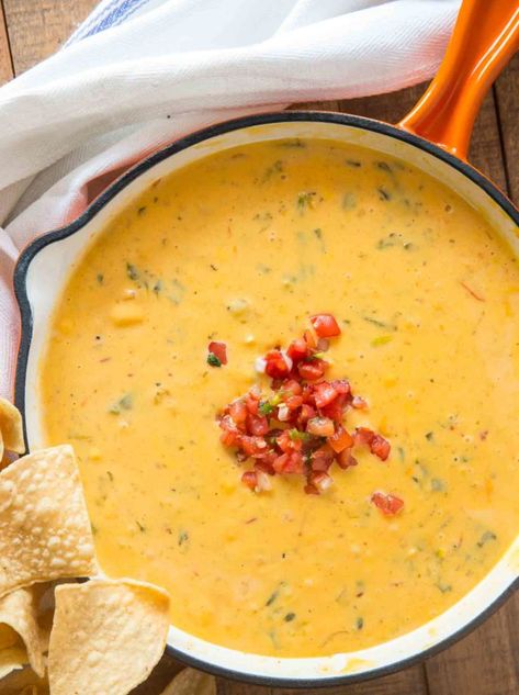 Queso Dip made with all natural ingredients but all the smooth and creamy cheese dip that's perfect for your favorite dip or nachos! | #queso #quesodip #nachos #nachocheese #dinnerthendessert #cheese #dip #appetizers Cheddars Queso Dip Recipe, Queso Cheese Dip Recipe, Queso Recipe Easy, Best Queso Recipe, Chili Queso Dip, Appetizer Night, Con Queso Dip, Dip Dinner, White Queso Recipe