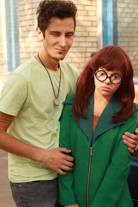 Oh the awkwardness!  Source:  deviantart.com Daria And Trent, Trent Daria, Daria Costume, Daria Cosplay, Daria Mtv, Pitch Perfect, Amazing Cosplay, Mtv, Ronald Mcdonald