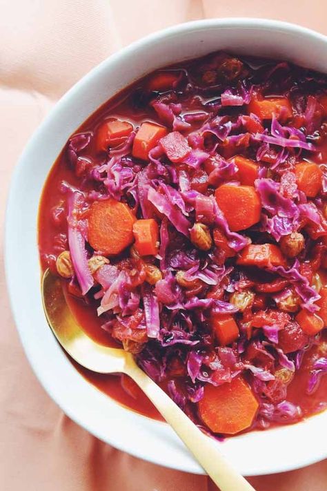 Red Cabbage Soup Red Cabbage Recipes Soup, Cabbage Ideas, Soup Recipes Uk, Red Cabbage Soup, Cabbage Soup Crockpot, Cabbage Soup Diet Plan, Veggie Soups, Sweet And Sour Cabbage, Cabbage Soup Diet Recipe