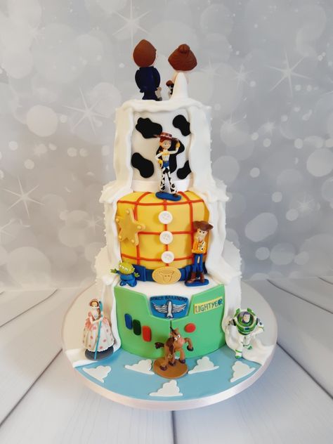 Half Wedding Cake, Half And Half Wedding Cakes, Farm Cakes, Disney Wedding Cake, Bristol Wedding, Disney Wedding Theme, Farm Cake, Wedding Wonderland, Quirky Wedding