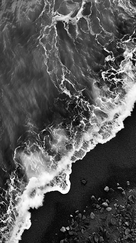 Cool Black Pictures, Black Water Wallpaper Iphone, Clear Ipad Wallpaper, Wallpapers Ocean Aesthetic, Aesthetic Wallpaper Iphone Black And White, Ocean Black And White Aesthetic, Black And White Spiritual Aesthetic, Black And White Beach Wallpaper, Black And White Aesthetic Vintage Wallpaper