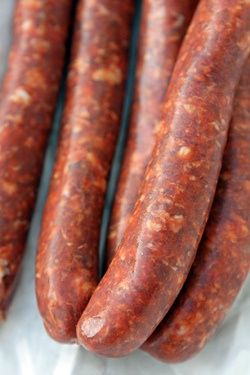 French Sausage, Making Sausage, Meat Curing, Sausage Making Recipes, Home Made Sausage, Corndog Recipe, Homemade Sausage Recipes, Garlic Beef, Sausage Party