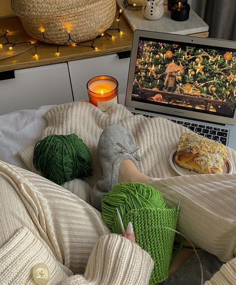 Christmas Knitting Aesthetic, Knitting And Crochet Aesthetic, Knitting Asthetic Picture, Crochet Fall Aesthetic, Knitting Esthetics, Cozy Crochet Aesthetic, Fall Crochet Aesthetic, Cozy Hobbies Aesthetic, Cozy Knitting Aesthetic