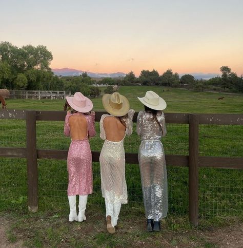 EastnWestLabel on Instagram: "Horse girl energy🐴🐮 Wearing our santos midi dresses, night owl maxi and cowboy hats! 💗" Dresses Night, Hunter Wedding, Girl Energy, Cowboy Wedding, Granola Girl, Western Wedding, Night Owl, Wedding Bridesmaid, Horse Girl