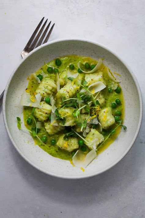 Gnocchi And Peas Recipes, Summer Gnocchi Recipes, Gnocchi Aesthetic, Gnocchi Peas, Pea Gnocchi, Summer Gnocchi, Gnocchi With Peas, Food Composition, The Swimmers