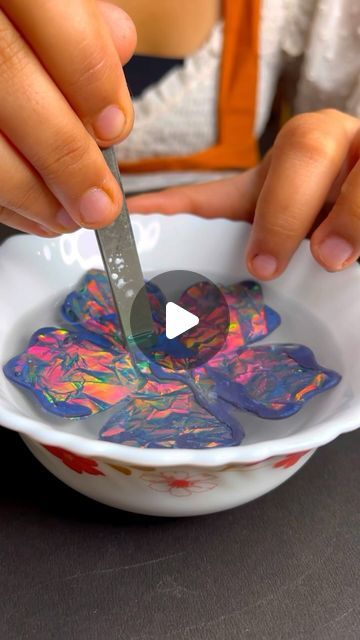 Resin Art How To Videos, Simple Resin Art Ideas, Casting Resin Projects, Resin Crafts For Beginners Tutorial, Opal Resin Art Tutorial, Resin How To Make Diy, Resin And Clay Crafts, Epoxy Resin Ideas Projects, Simple Resin Art