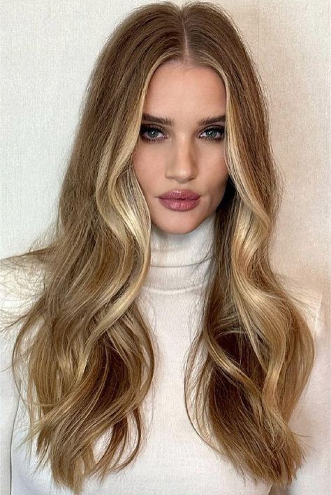 Volume Hair Bride, Rosie Huntington Whiteley Hair, Blonde 2022, Rosie Hw, Hair 101, Liquid Hair, Light Blonde Hair, Rosie Huntington, Dark Blonde Hair