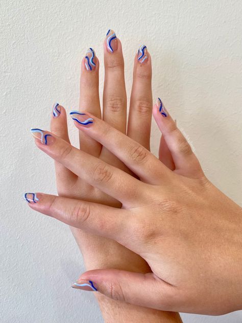 French With Swirl Nails, Nail Inspo Line Art, Almond Nails Wavy Design, Wavy Acrylic Nail Designs, Indigo Blue Nails Design, Blue Line Art Nails, Gel Nail Line Designs, Vertical Line Nails, Blue Abstract Nail Art