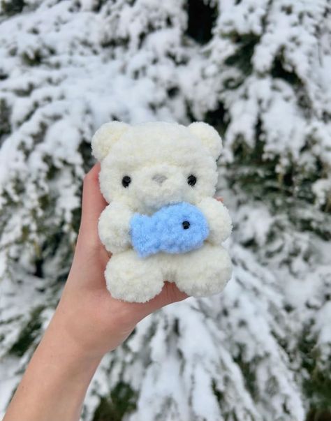 Crochet Winter Animals, Crochet Winter Plushies, Cute Crochet Christmas Gifts, Crochet Projects Chunky Yarn, Polar Bear Crochet Pattern Free, Christmas Crochet Animals, Woobles Crochet Kit, Crochet Tutorials Videos, Beginner Crochet Projects Easy