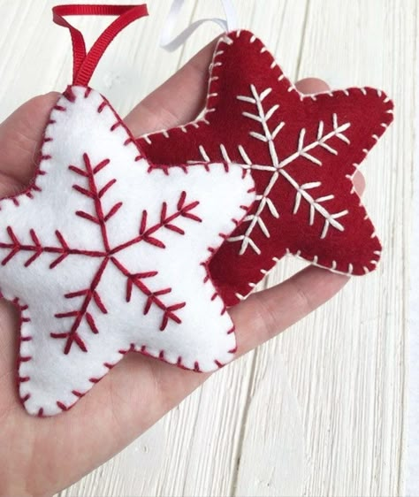 Felt Heart Christmas Ornaments, Heart Christmas Ornaments Diy, Felt Winter Decorations, White Felt Christmas Ornaments, Norwegian Felt Ornaments, Felt Christmas Hearts, Red Felt Christmas Decorations, Scandinavian Felt Ornaments, Christmas Felt Decorations Hand Sewn