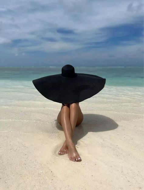 Beach Hats Outfit, Straw Hats Outfit, Straw Hat Women, Summer Instagram Pictures, Clothing Steamer, Black Straw Hat, Clothing Iron, Womens Beach Hat, Floppy Beach Hat