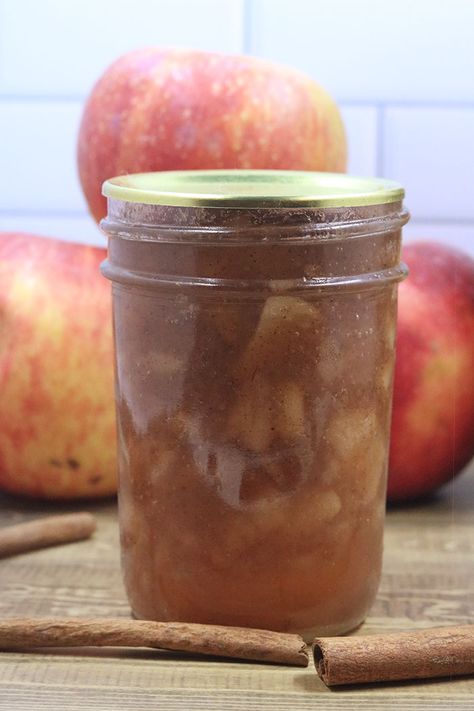 Apple Cinnamon Jam, Apple Pie In A Jar, Apple Pie Jam, Pie In A Jar, Canning Jam Recipes, Low Sugar Jam, Canned Apple Pie Filling, Home Canning Recipes, Jam Recipes Homemade