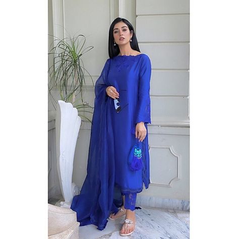 Asian Wedding Dress Pakistani, Sarah Khan, Combination Dresses, Blue Colour Dress, Velvet Dress Designs, Pakistani Fashion Casual, Pakistani Wedding Outfits, Pakistani Dresses Casual, Pakistani Fashion Party Wear