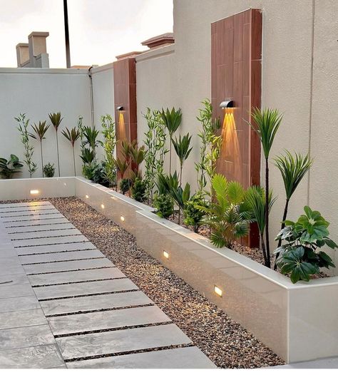 Garden Wall Ideas, Small Garden Landscape, Side Yard Landscaping, House Interior Design Styles, Courtyard Gardens Design, Modern Backyard Landscaping, House Arch Design, Side Garden, Home Garden Design