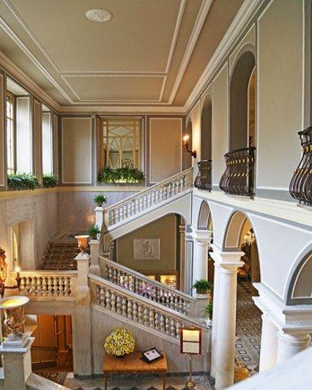 The symmetrical grand staircase in the lobby of the Villa d'Este in Lake Como, Italy. Classic Staircase, Lake Como Villas, Chateaux Interiors, Italy House, Italy Villa, Italian Lakes, Lake Como Italy, Italian Home, Italian Villa