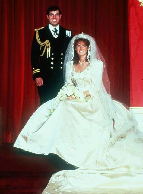 Sarah Ferguson Wedding, Prince Andrew And Fergie, Eugenie Wedding, Sarah Duchess Of York, Celebrity Wedding Dresses, Royal Wedding Dress, Royal Tiaras, Royal Brides, Sarah Ferguson